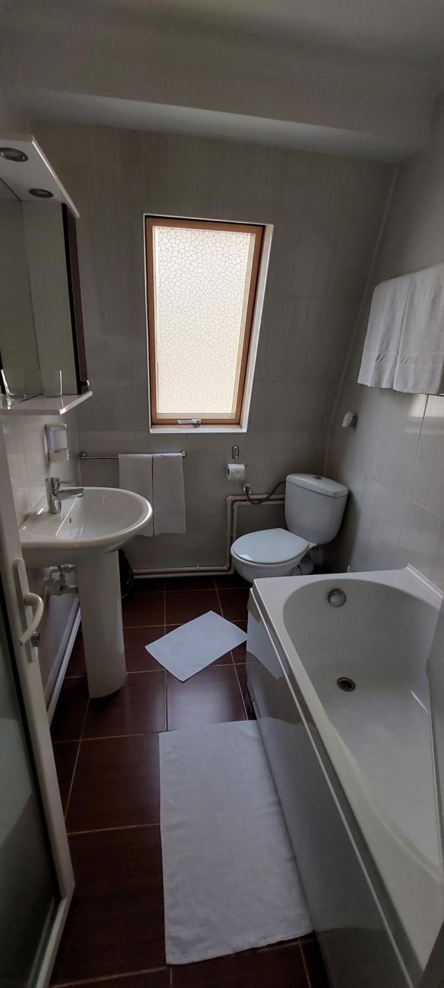 Harmony House Hotel Targu Jiu Exterior photo